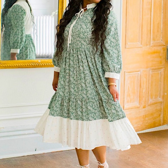 Dainty Jewells White & Green Floral With Gold Polkadot 3/4 Sleeve Dress. - Picture 9 of 9